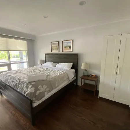 Yonge And Finch Subway !L Spacious & Bright Private Bedroom With Shared Amenties